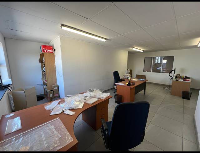 252M² WAREHOUSE TO LET IN LASER PARK